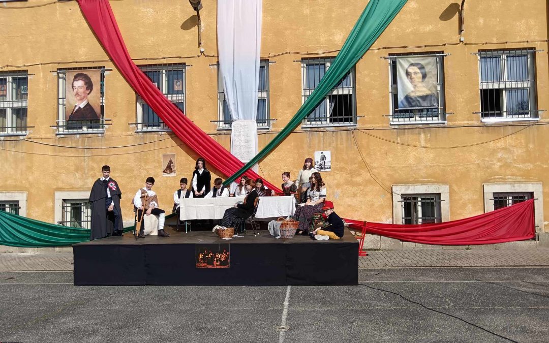 Szabad Színház – Vasvári színpaddal ’48-as élőkép