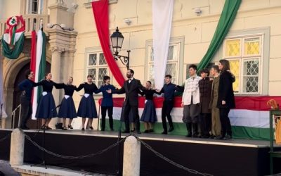 Részlet a délelőtti előadásból!🎭 16 órakor ismét várunk mindenkit a Városház téren!